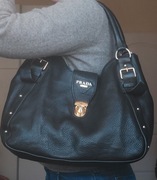 Torebka Prada skórzana na ramię czarna skóra naturalna shopperka okazja