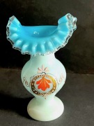 PONAD STULETNI WAZON Z FALBANĄ,ręcznie malowany.