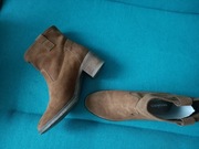 zamszowe botki Lasocki