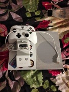 Xbox one S 1tb pad+ładowarka+gra 