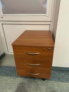 Biurowa szafka na kolkach