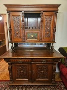 Stylowy, antyczny kredens / bufet z litego drewna – bogato zdobiony