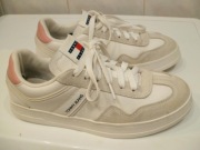 Tommy Jeans TJW Court Sneaker EN0EN02552 buty damskie sneakersy białe 39