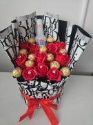 Box z róż mydlanych  I Ferrero Rocher. 