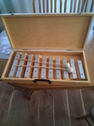 Xylofon w drewnianej skrzynce