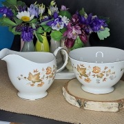 Duży mlecznik i cukiernica angielska porcelana kostna Colclough fason Avon