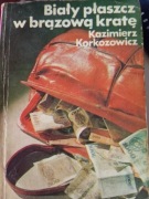 Kryminał "Biały płaszcz w brązową kratę"