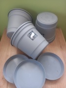 Zestaw 3 dużych doniczek plastikowych z podstawkami