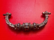 Misterny, stary uchwyt meblowy, kołatka.