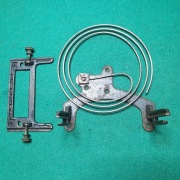 System mocowania mechanizmu zegara ze śrubami