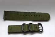 pasek parciany 22mm zielony z zamontowanymi teleskopami