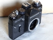 Aparat fotograficzny ZENIT ET korpus, sprawny ale ma drobne niedociągnięcia