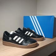 Adidas Forum Low CL r. 46 (29,5 cm) JQ0208 Core Black/Cloud White/Gum M2
