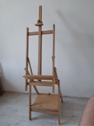 Drewniana sztaluga studyjna