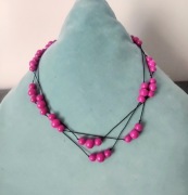 Naszyjnik, korale damskie fuksja