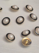 Louis Féraud paris vintage button guziki lata 80 metalowy z perłą duże