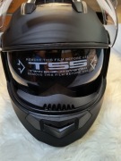 Kask motocyklowy z blendą przeciwsłoneczną czarny mat rozmiar M 