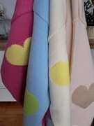 Sweter w serca  polskiej produkcji J&K bardzo miły w dotyku 