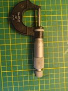 Śruba mikrometryczna 0.01 mm . Zabytek PRL