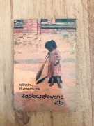 ZAPIECZĘTOWANE USTA. Wilhelm Huenermann