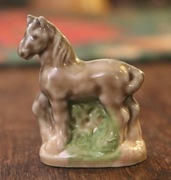 Porcelanowy miniaturowy koń 