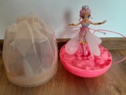 Wróżka latająca nad ręką 