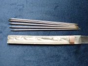 Pięć drutów metalowych