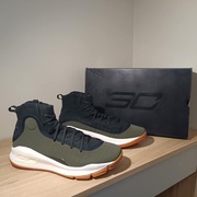 Under Armour Curry 4 Retro r. 45,5 (29,5 cm) 1298306-008 Black/Green