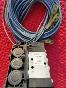 FESTO wyspa zaworowa i osiem przewodów