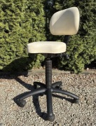 Taboret kosmetyczny Gharieni Polecam!