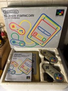 Konsola Nintendo Super Famicom - japoński SNES w pudełku z instrukcją