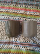 Nowa zielona khaki szara doniczka ceramiczna na nóżkach 13,5 cm