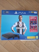 Playstation Slim 1TB z dwoma padami, 6 grami i pudełkiem