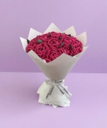 Bukiet 15 róż z satynowej wstążki – ręczna robota