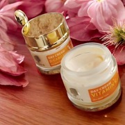 Rewelacyjny Krem z beta carotenem SPF 30 