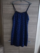 Śliczna sukienka koktajlowa z naszytymi koralikami