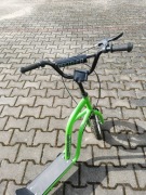 Hulajnoga z pompowanymi kołami terenowymi