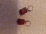 Kolczyki z tworzywa a`la bursztyn.