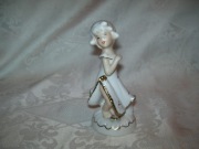 FIGURKA PORCELANOWA - TAŃCZĄCA PANNA - 13,5 cm