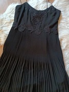 Sukienka z plisowanym dołem