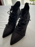 Manila Grace szpilki z rzepem i wiązaniem na obcasie