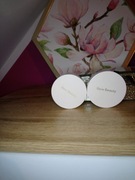 Rare Beauty Setting Powder Light oraz Light Medium
