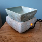 Elektryczny kominek zapachowy 2-w-1 Candle Warmers