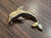 Śliczna pozłacana broszka w pudełku 