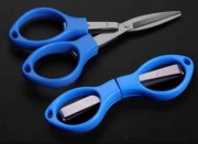 Składane nożyczki wędkarza. Kolor niebieski.