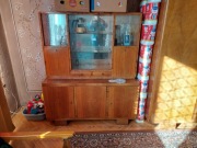 Kredens pokojowy z okresu PRL