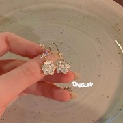 White Golden Rose Earrings(DAYGLOW)