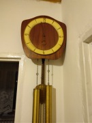 Zegar ścienny. Wybija godziny i połówki.