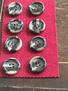 GUZIKI ozdobne,plastik ,cztery dziurki, średnica 27mm,sztuk 8 -stan idealny