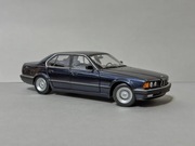BMW E32 dark blue Minichamps 1:18